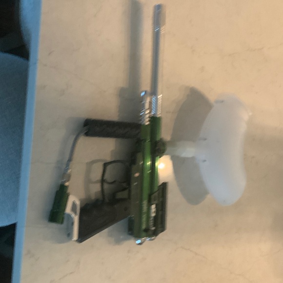 Spyder Green and Silver Paintball Marker - Picture 1 of 1